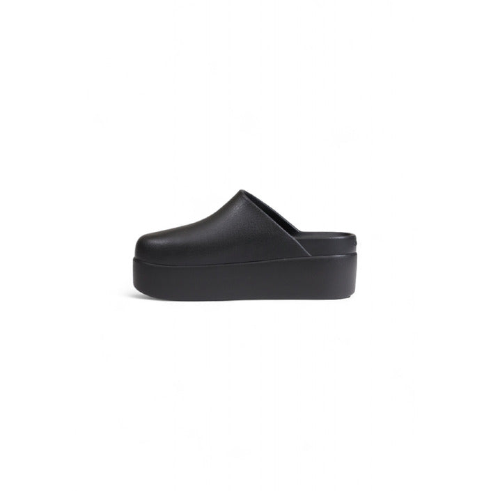 Crocs Women’s Wedges – Sleek Black Comfort for Fall/Winter